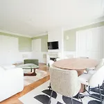 Elegant 4 Bedroom Spacious And Decorated Apartment