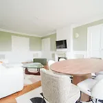Apartment Elegant 4 Bedroom Spacious And Decorated *