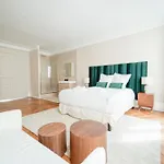 Elegant 4 Bedroom Spacious And Decorated * Paris