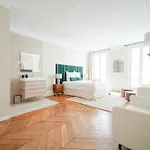 Elegant 4 Bedroom Spacious And Decorated *