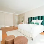 Elegant 4 Bedroom Spacious And Decorated *