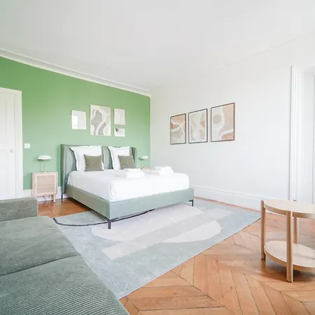 Elegant 4 Bedroom Spacious And Decorated * باريس