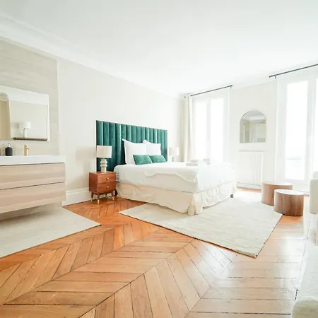 Elegant 4 Bedroom Spacious And Decorated شقة باريس