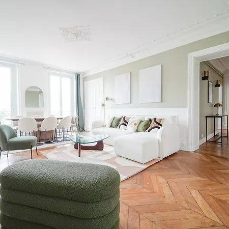 Elegant 4 Bedroom Spacious And Decorated 아파트