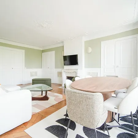 Elegant 4 Bedroom Spacious And Decorated 아파트