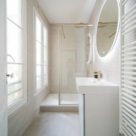 Elegant 4 Bedroom Spacious And Decorated