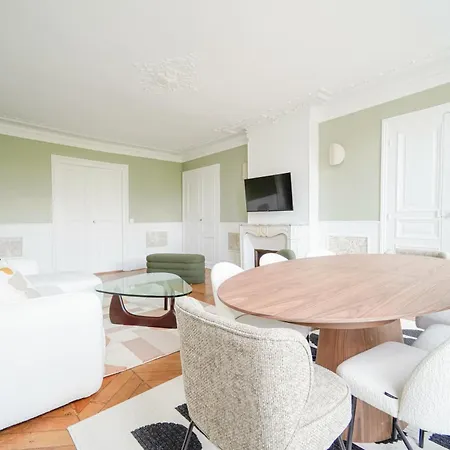 아파트 Elegant 4 Bedroom Spacious And Decorated *