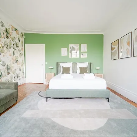 Elegant 4 Bedroom Spacious And Decorated شقة باريس