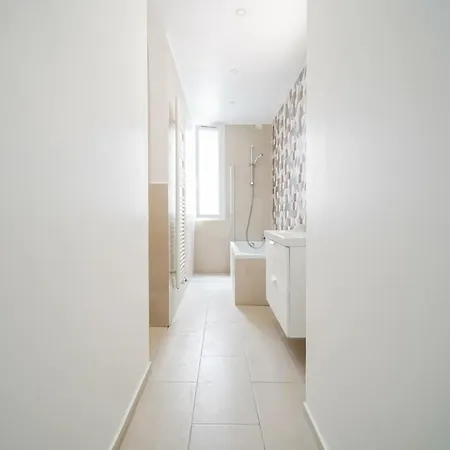 Elegant 4 Bedroom Spacious And Decorated