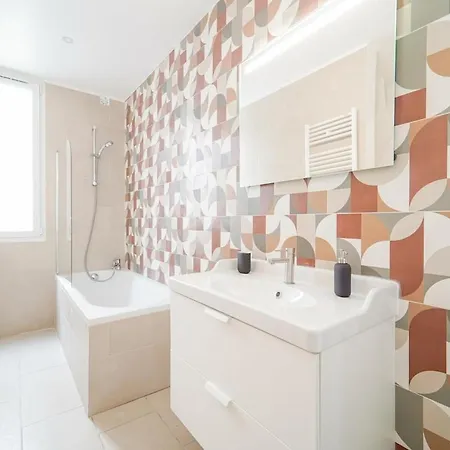 Elegant 4 Bedroom Spacious And Decorated شقة