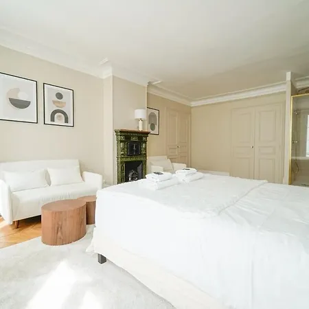 Elegant 4 Bedroom Spacious And Decorated شقة *