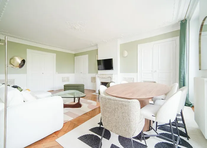 Elegant 4 Bedroom Spacious And Decorated شقة