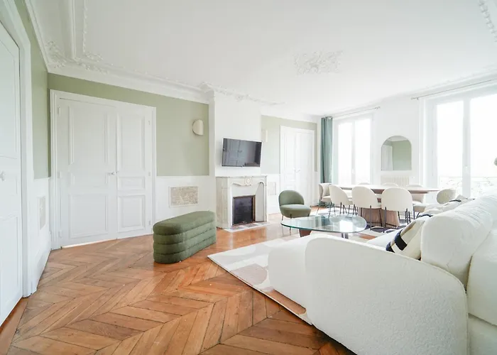 Elegant 4 Bedroom Spacious And Decorated شقة باريس