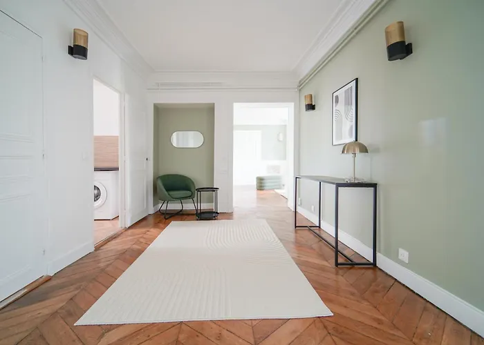 Elegant 4 Bedroom Spacious And Decorated شقة باريس