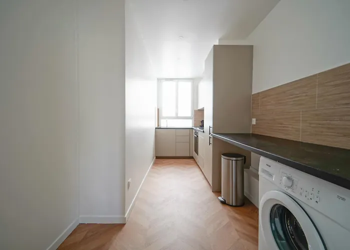 Elegant 4 Bedroom Spacious And Decorated
