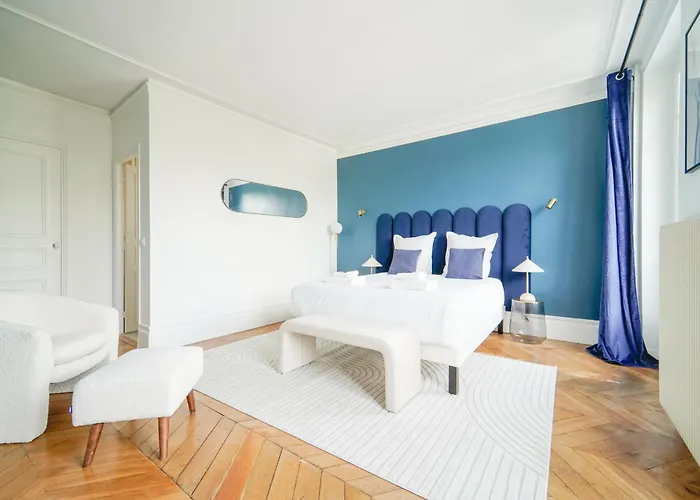 Elegant 4 Bedroom Spacious And Decorated
