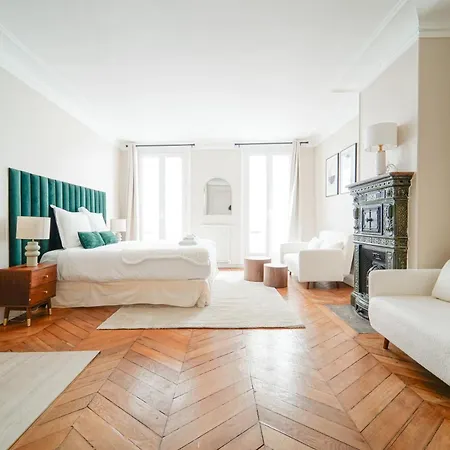 Elegant 4 Bedroom Spacious And Decorated *