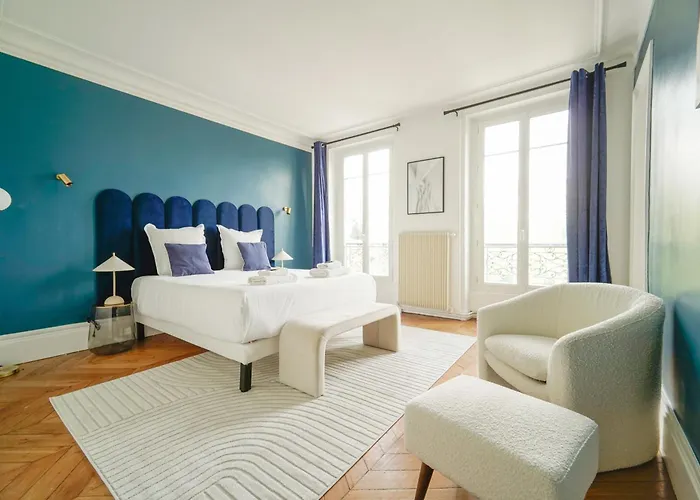 Elegant 4 Bedroom Spacious And Decorated *