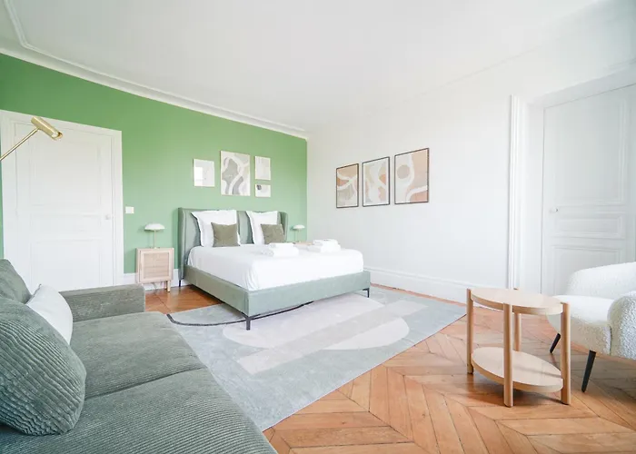 Elegant 4 Bedroom Spacious And Decorated * Paris