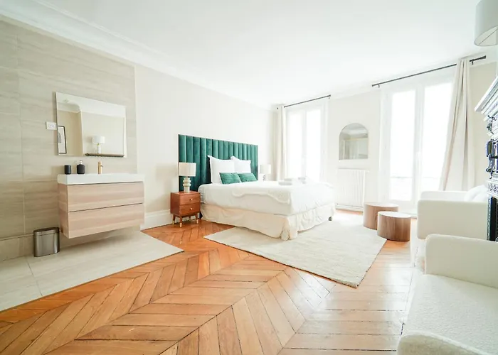 Elegant 4 Bedroom Spacious And Decorated Apartment Paris