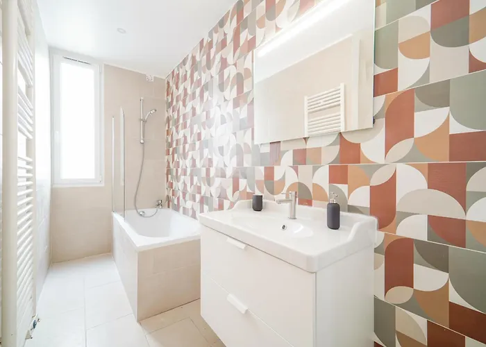 Elegant 4 Bedroom Spacious And Decorated