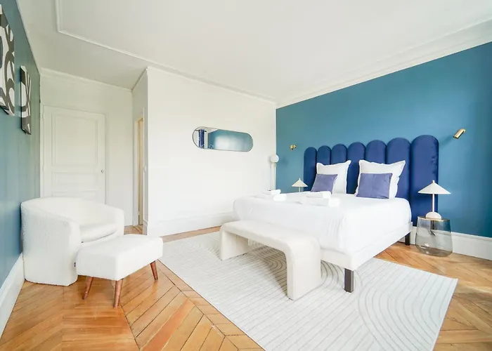 Elegant 4 Bedroom Spacious And Decorated *