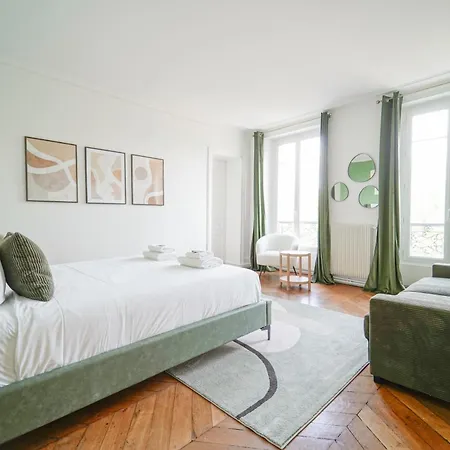 Elegant 4 Bedroom Spacious And Decorated Apartamento París