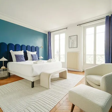 Elegant 4 Bedroom Spacious And Decorated *